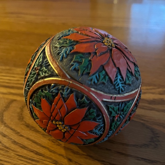 Bundle of 15 vintage Hallmark Keepsake ornaments. - Picture 3 of 11